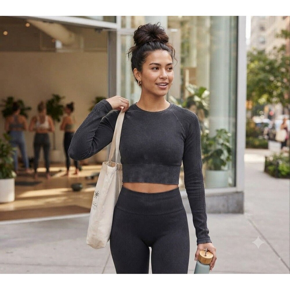 Offline by Aerie Black Ribbed Seamless Long Sleeve Cropped Top Women's Large EUC